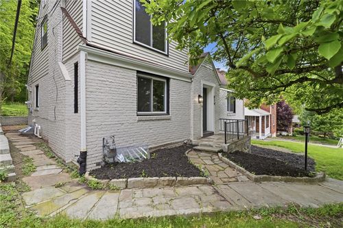 814 Fruithurst Dr, Mt. Lebanon, PA, 15228-2566 | Card Image