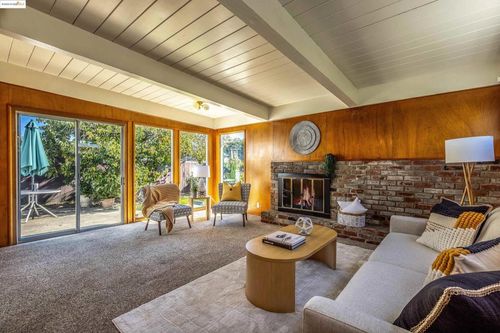 1176 Via Los Trancos, San Lorenzo, CA, 94580-3520 | Card Image