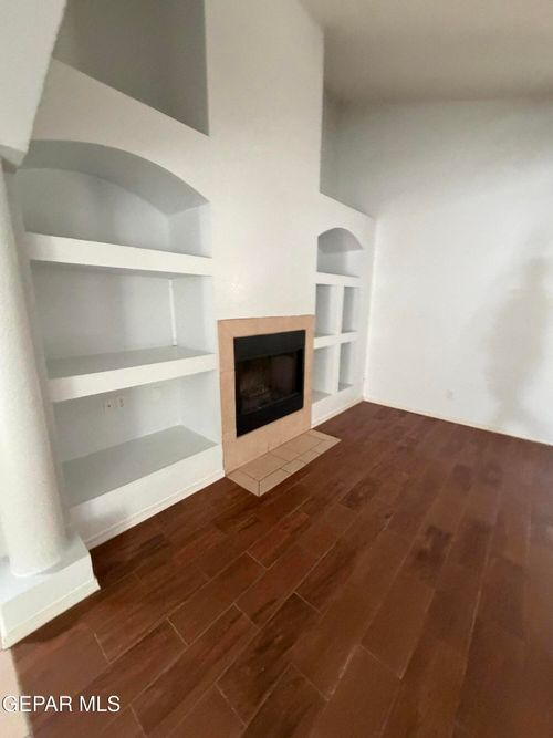 5329 Manuel Puentes Ct, El Paso, TX, 79934-3189 | Card Image