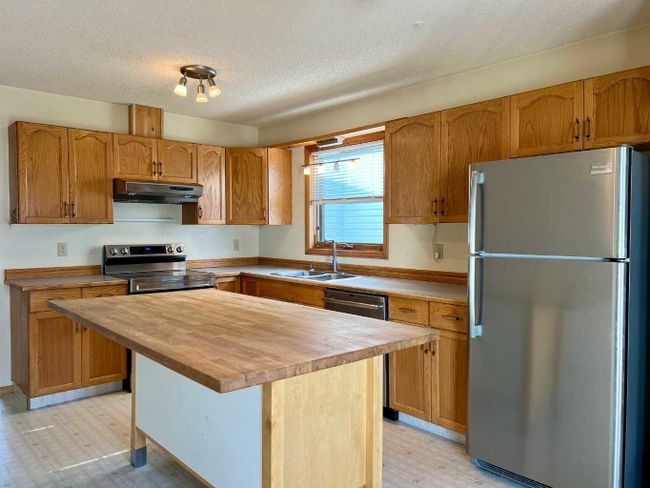 95 Eversole Crescent, Home with 4 bedrooms, 2 bathrooms and 2 parking in Red Deer AB | Image 3