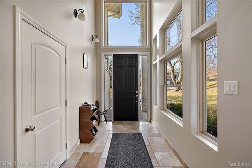 5645 Eastman Blvd, West Bloomfield, MI, 48323-3817 | Card Image