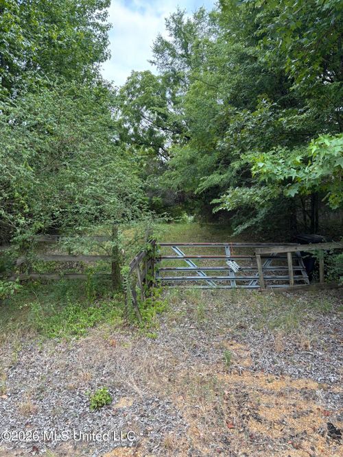 1360 Dallas Rd, Sarah, MS, 38665-4134 | Card Image
