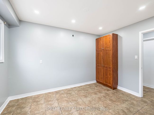 7458 Catalpa Rd, House attached with 6 bedrooms, 3 bathrooms and 4 parking in Mississauga ON | Image 9