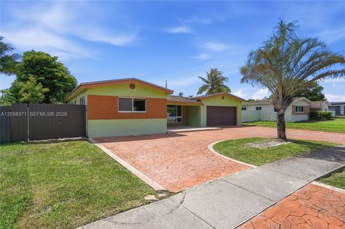 2220 De Soto Dr, Miramar, FL, 33023-3641 | Card Image