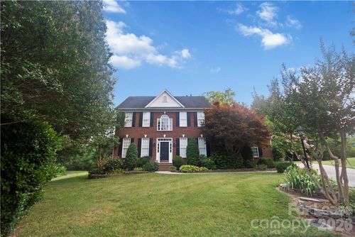 8230 Glamorgan Ln, Matthews, NC, 28104-0643 | Card Image