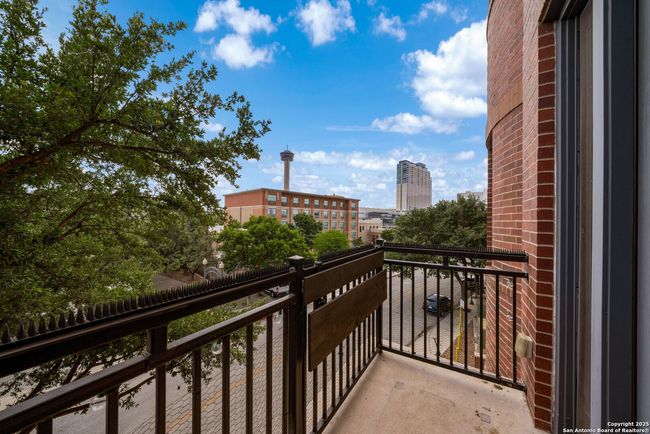 APT-310 - 215 Center St, Condo with 3 bedrooms, 3 bathrooms and null parking in San Antonio TX | Image 4