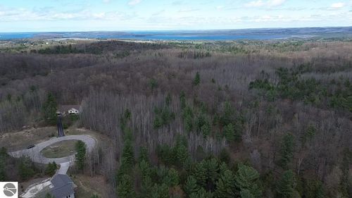 5479 Glendenning Trl, Williamsburg, MI, 49690-8645 | Card Image