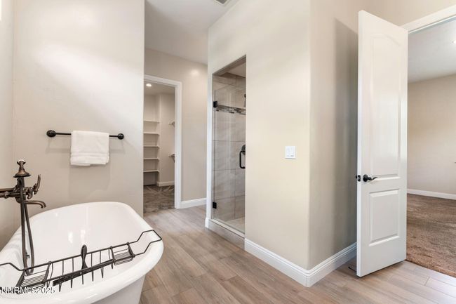 Primary Bathroom | Image 15