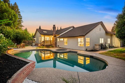 1421 Champion Oaks Dr, Roseville, CA, 95661-5823 | Card Image