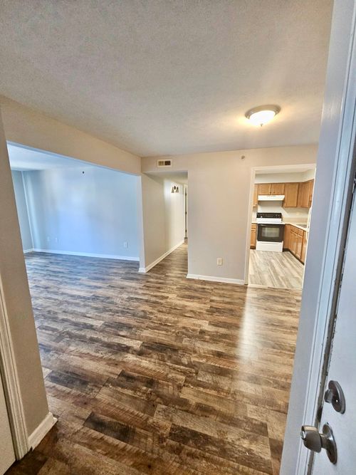 m8-270 Tampa Dr, Nashville, TN, 37211-3994 | Card Image