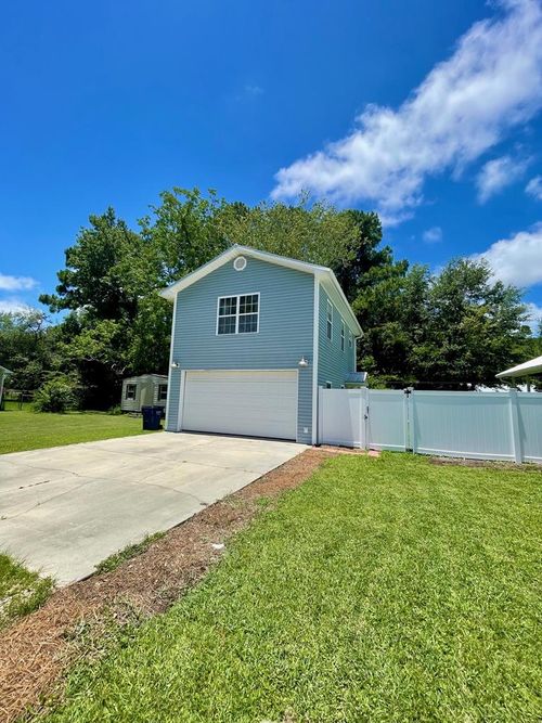 148 20th Ave, Apalachicola, FL, 32320-1524 | Card Image