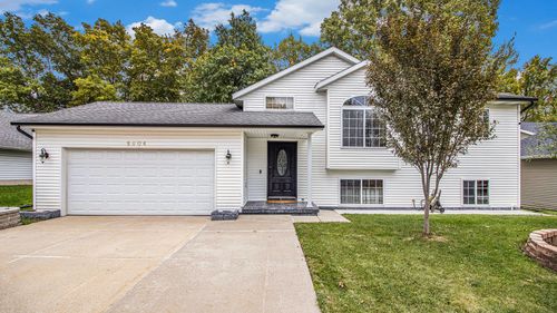 5904 Penny Farm Dr Se, Kentwood, MI, 49508-6706 | Card Image