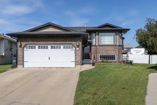 20 Aspen Close, Penhold, AB, T0M1R0 | Card Image
