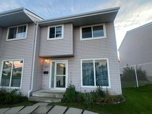 511 40 St Ne, Calgary, AB, T2A6S1 | Card Image