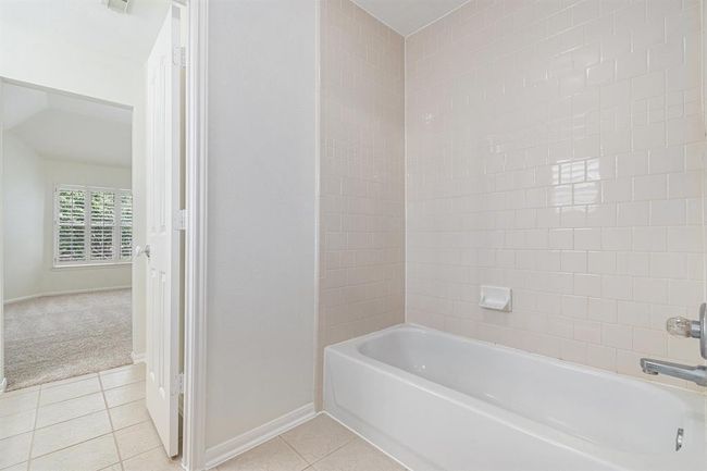 Here is the shared wet space complete with a tub/shower combination with tile surround that is easy to maintain! | Image 32