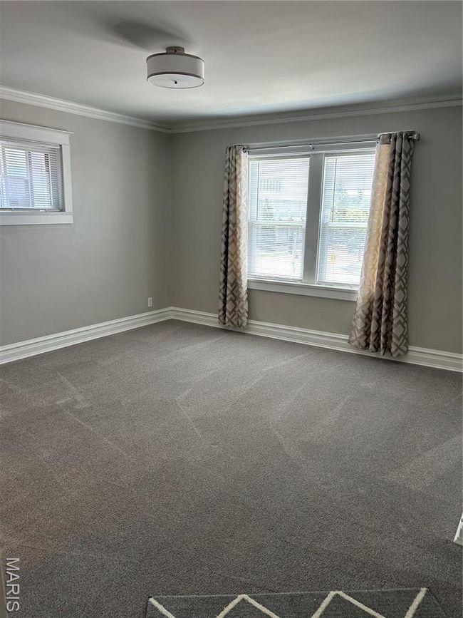 Carpeted spare room with ornamental molding and baseboards | Image 18