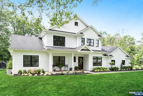 207 Henry Pl, Wyckoff, NJ, 07481-3203 | Card Image