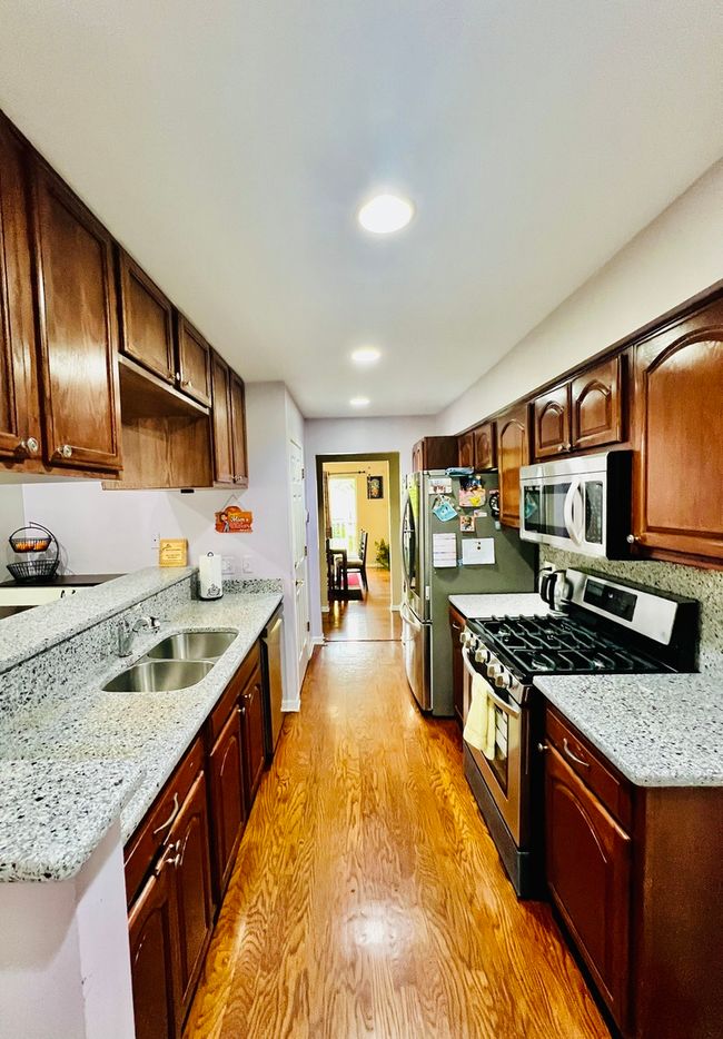107 - 107 Pembroke Cir, Home with 3 bedrooms, 3 bathrooms and 2 parking in Lake Bluff IL | Image 7