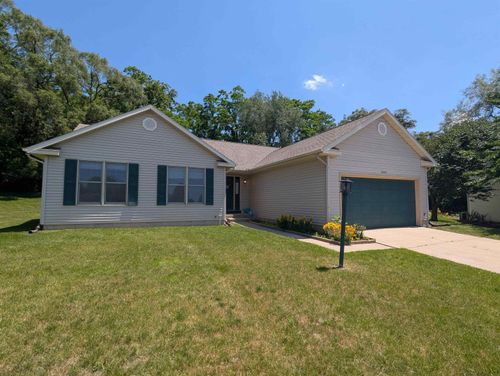 18086 Courtland Dr, South Bend, IN, 46637-6009 | Card Image