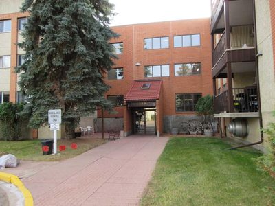 128 - 1480 Southview Dr Se, Condo with 2 bedrooms, 1 bathrooms and 1 parking in Medicine Hat AB | Image 1