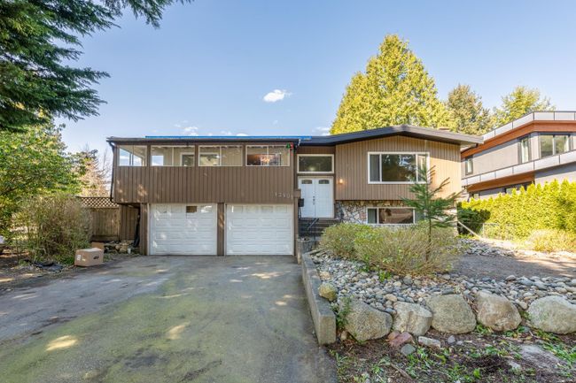 13901 Malabar Avenue, House other with 5 bedrooms, 3 bathrooms and 6 parking in White Rock BC | Image 2