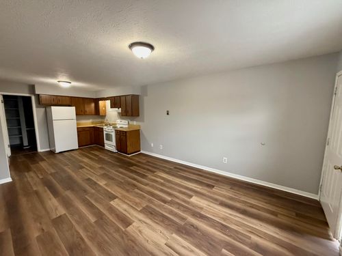 b6-1155 Highway 3057, Somerset, KY, 42501-3367 | Card Image