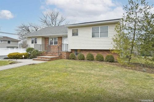 6 Patricia St, Plainview, NY, 11803-3721 | Card Image