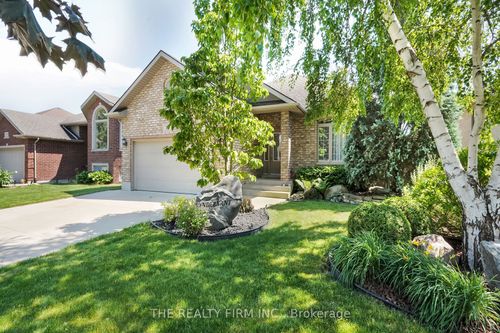 75 Newcastle Dr, Sarnia, ON, N7S0A7 | Card Image