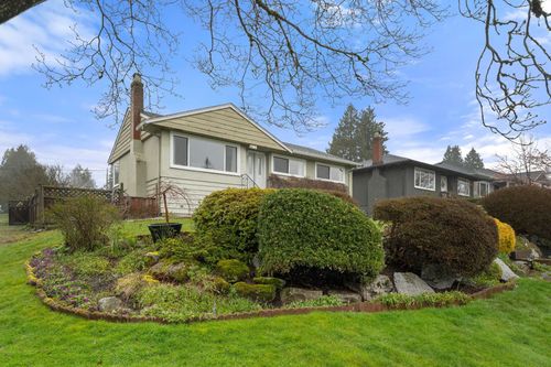 462 W 26th St, North Vancouver, BC, V7N2G8 | Card Image