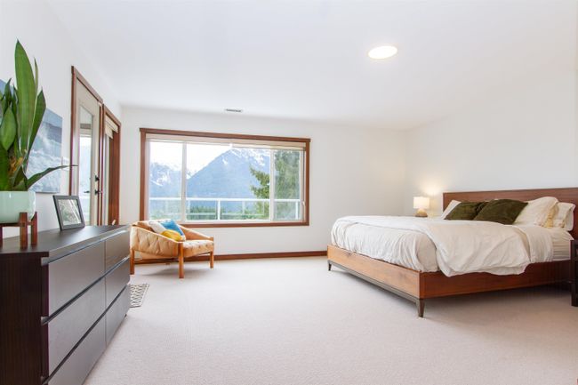 1007 Tobermory Way, House other with 4 bedrooms, 3 bathrooms and 5 parking in Squamish BC | Image 19