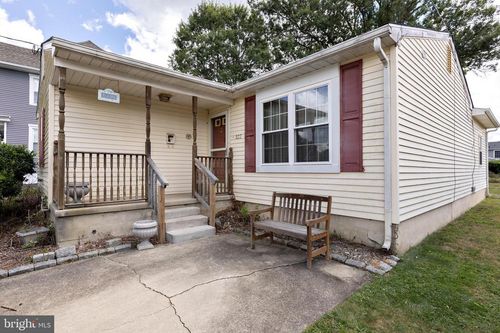 322 W Washington Ave, MAGNOLIA, NJ, 08049-1704 | Card Image