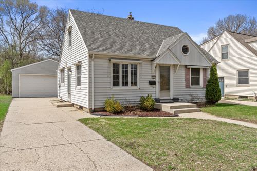 3211 S 72nd St, Milwaukee, WI, 53219-3969 | Card Image