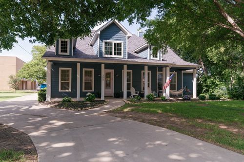 305 Main Street, Roanoke, TX, 76262 | Card Image