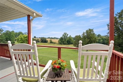 30 Countryside Dr, Hendersonville, NC, 28792-9498 | Card Image