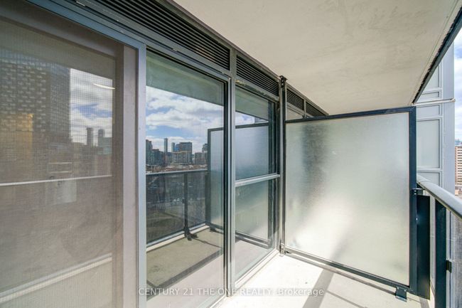 1506 - 219 Dundas St E, Condo with 2 bedrooms, 1 bathrooms and null parking in Toronto ON | Image 24