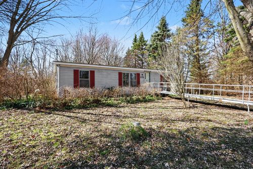 2738 64th St, Fennville, MI, 49408-8634 | Card Image