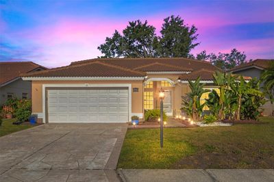 5790 Beaurivage Avenue, House other with 2 bedrooms, 2 bathrooms and null parking in Sarasota FL | Image 1