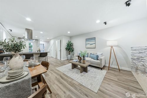 1940 N Northgate Way, Seattle, WA, 98133-8965 | Card Image