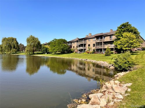 9836 Hawthorne Glen Dr, Grosse Ile, MI, 48138-2115 | Card Image