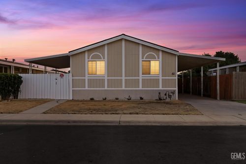 spc-50-1301 Taft Hwy, Bakersfield, CA, 93307-6277 | Card Image