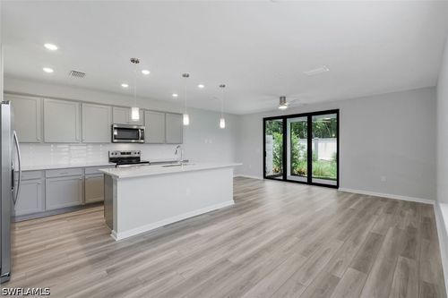 27907 Radiant Ct, BONITA SPRINGS, FL, 34135-3569 | Card Image