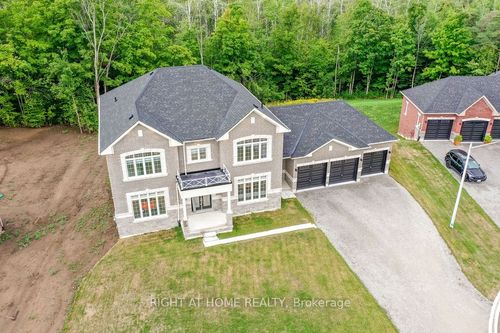 8 Forest Heights Crt, Oro Medonte, ON, L0L2E0 | Card Image