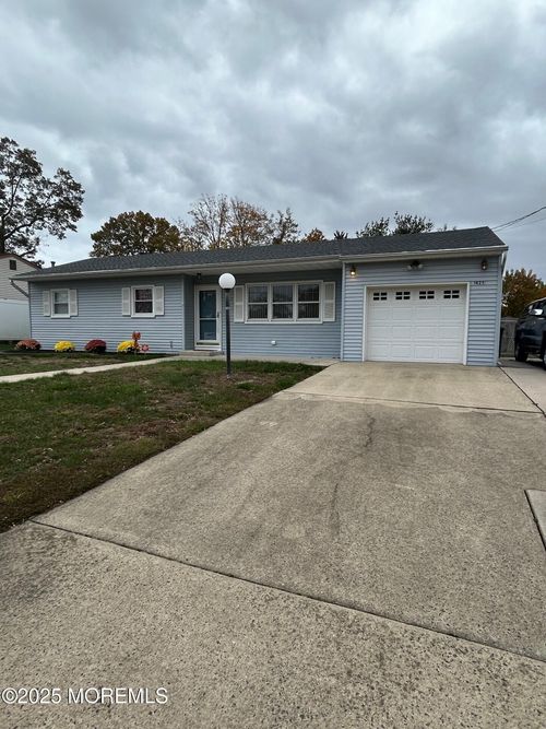 1425 Nevada Dr, Toms River, NJ, 08753-5811 | Card Image