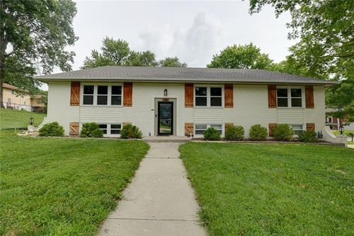 1400 Nancy Ln, Liberty, MO, 64068-3404 | Card Image