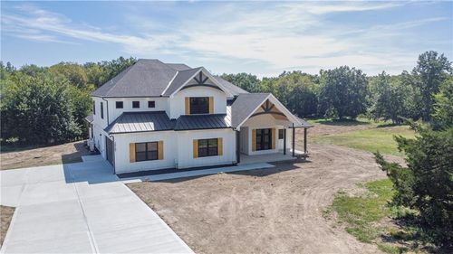 10707 S Hunt Rd, Lone Jack, MO, 64070-9301 | Card Image