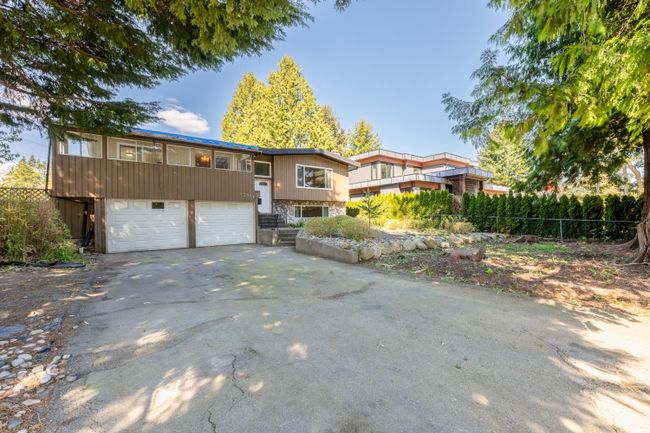 13901 Malabar Avenue, House other with 5 bedrooms, 3 bathrooms and 6 parking in White Rock BC | Image 1