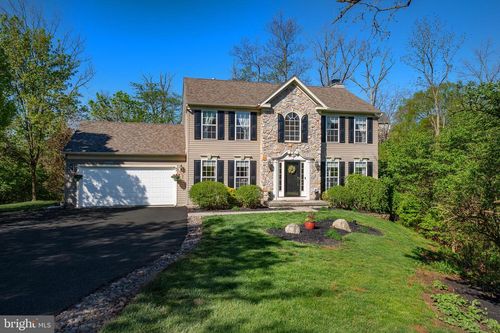 903 Maplewood Dr, Douglassville, PA, 19518-1266 | Card Image