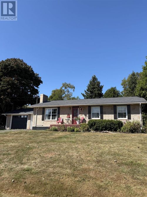 12 Glencove Dr, Stratford, PE, C1B1Y3 | Card Image