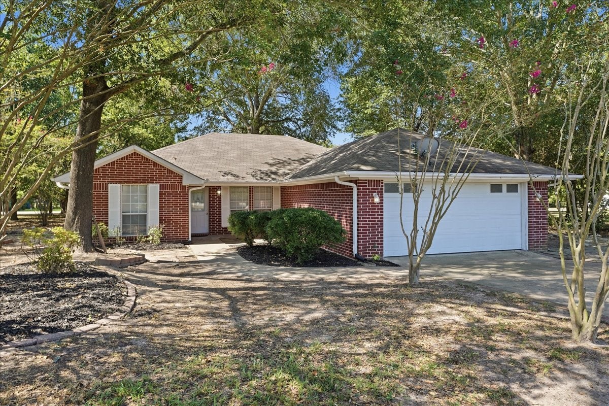 Residential in Mineola