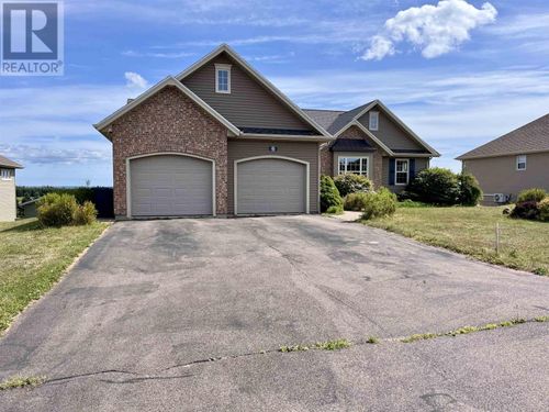 6 Larkspur St, Stratford, PE, C1B0H2 | Card Image